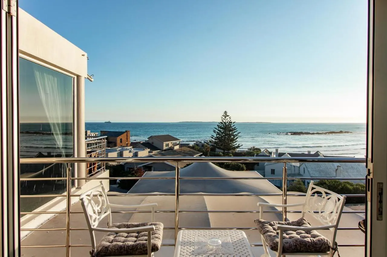 Blaauw Village Guest House Bloubergstrand