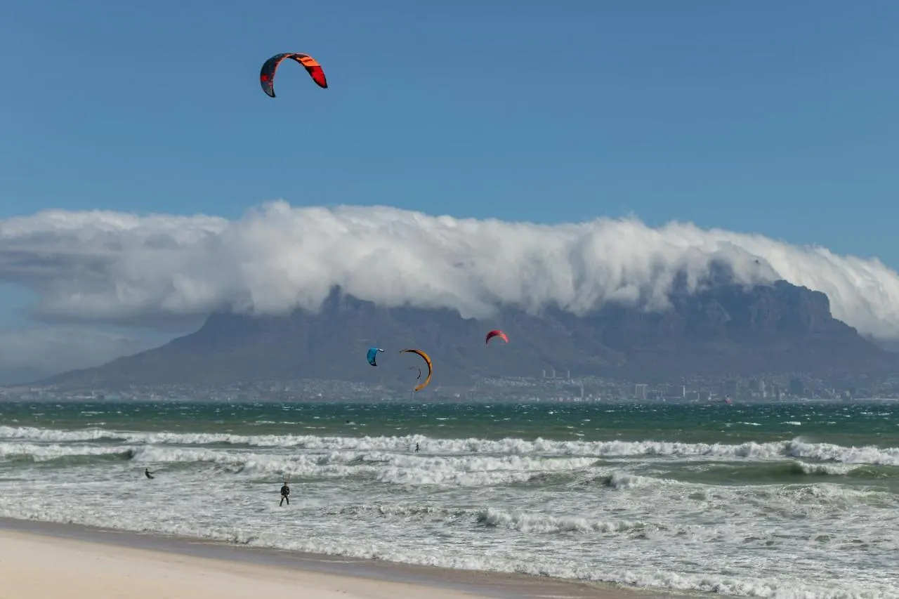 Blaauw Village Guest House Bloubergstrand
