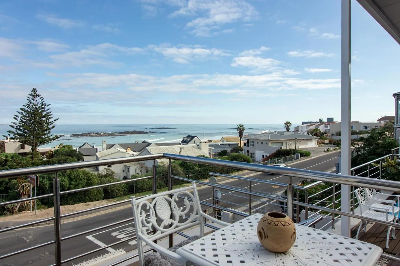 Blaauw Village Guest House Bloubergstrand