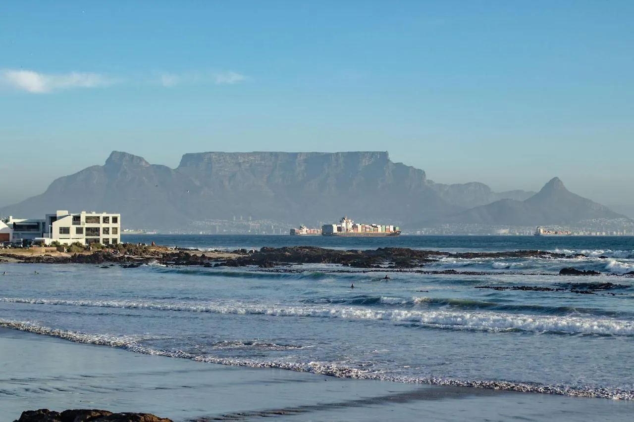 Blaauw Village Guest House Bloubergstrand 4*,