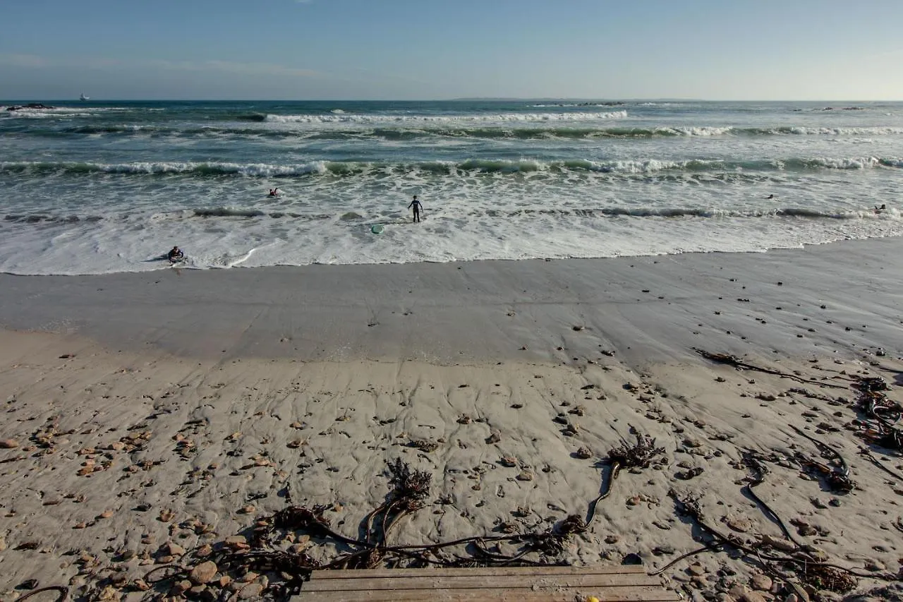 Blaauw Village Guest House Bloubergstrand 4*,