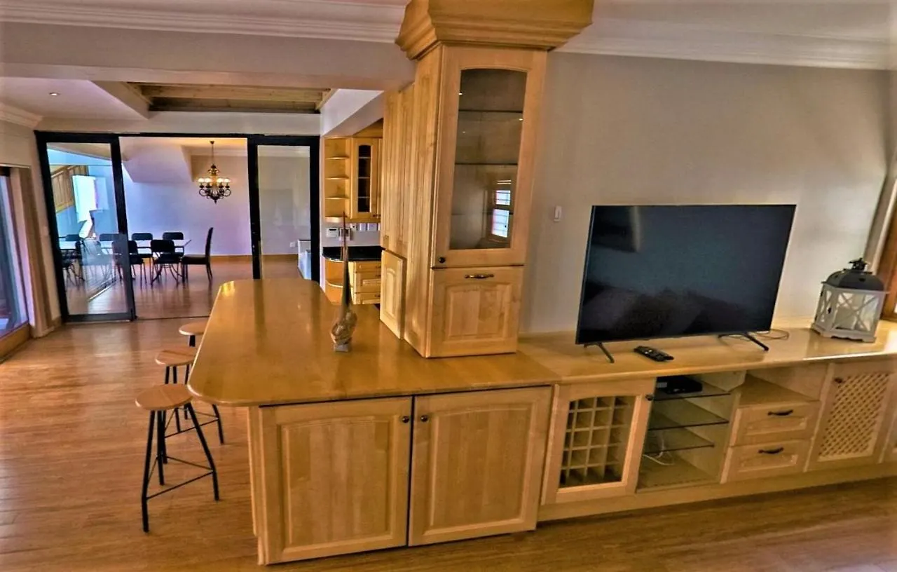 Blaauw Village Guest House Bloubergstrand