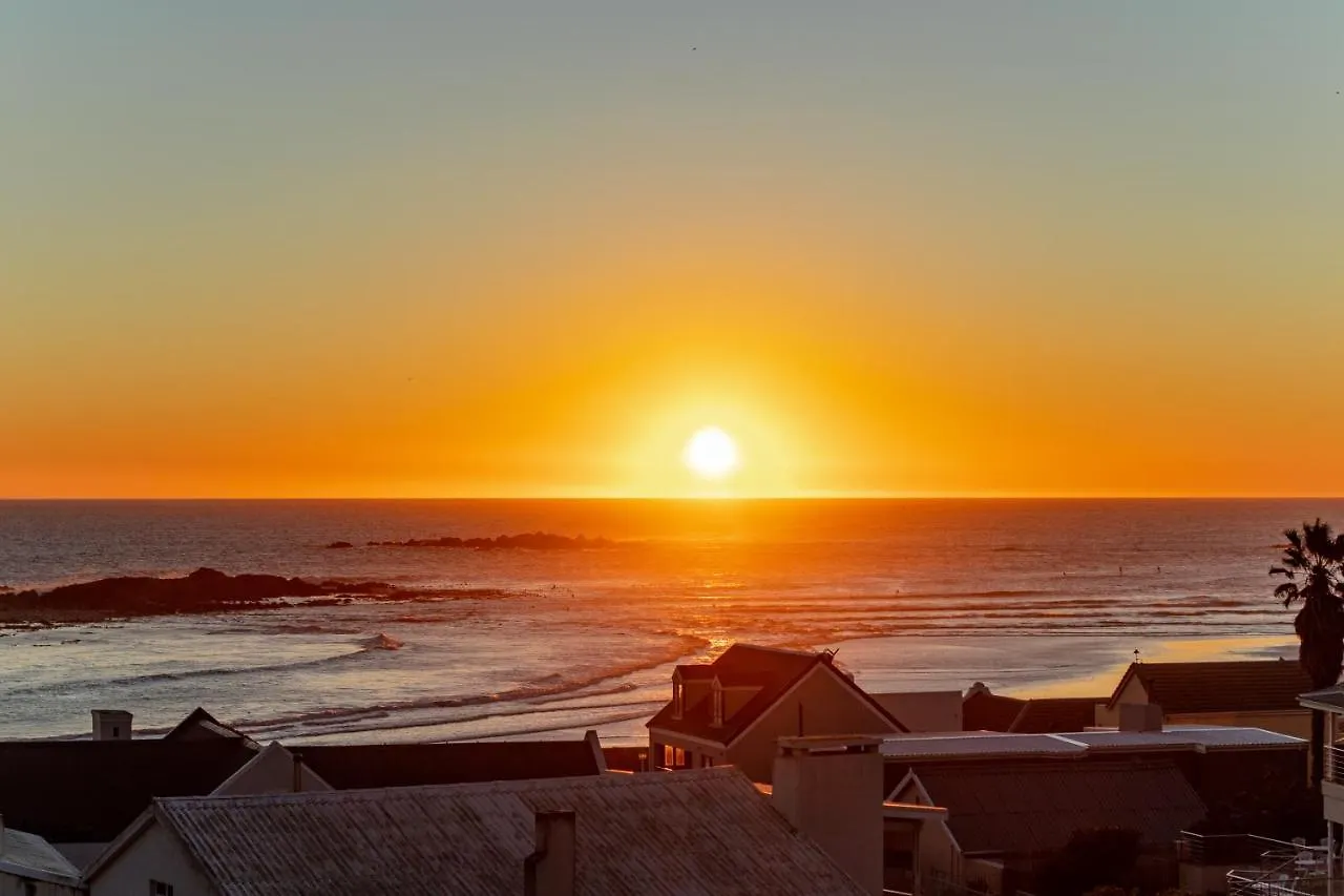 Blaauw Village Guest House Bloubergstrand